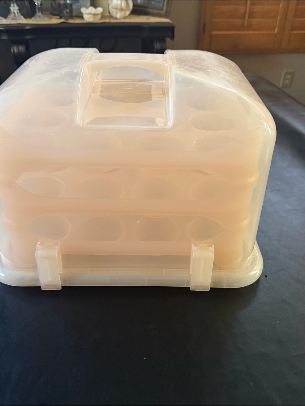 Plastic cup cake Carrier with Handle - Cream